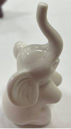 Imagem de Elefante de Porcelana Metalizado  sentado -10cm