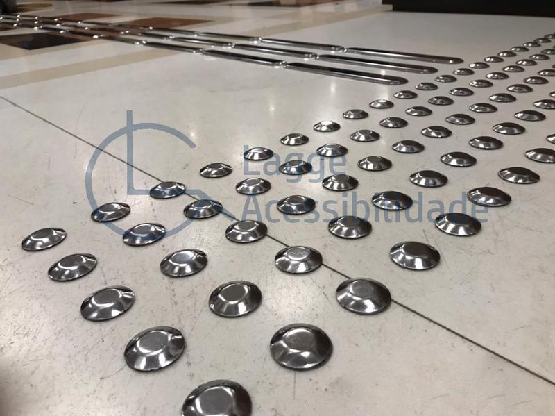Elemento tátil alerta e direcional inox sem dupla face - LAGGE ACESSIBILIDADE Imagem de Elemento tátil alerta e direcional inox sem dupla face