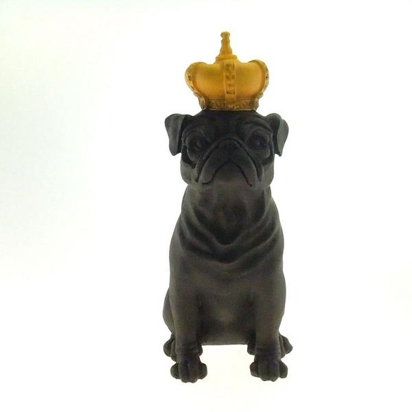 Imagem de Enfeite Decorativo Cachorro Coroa Amarela Resina Preto 28x12