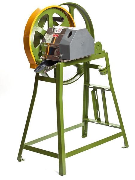 Engenho de Cana Botini B120AM Cavalete Alto Ferro Sem Motor Imagem de Engenho de Cana Botini B120AM Cavalete Alto Ferro Sem Motor