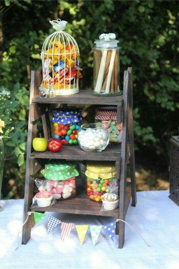 Escadinha para doces e bandeja em MDF preço incrível - R&R Décor Imagem de Escadinha para doces e bandeja em MDF preço incrível