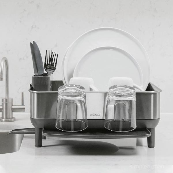 Imagem de Escorredor de pratos simplehuman Compact Kitchen com bico giratório