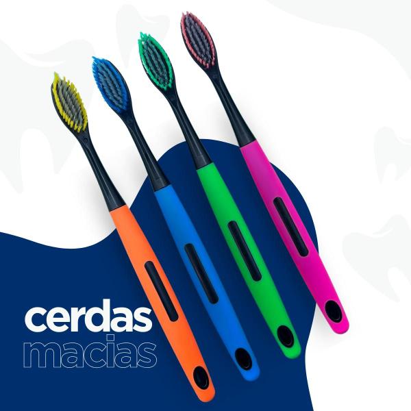 Imagem de Escova de Dente Cerda Macia com Capa Protetora