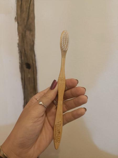 Imagem de Escova de Dente de Bamboo Adulta Branca VivaMar Ecológica Biodegradável