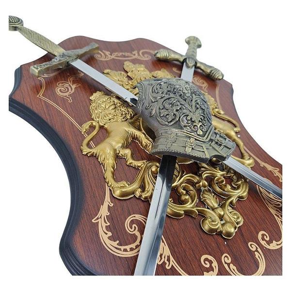 Escudo Brasão Armadura E Espadas Duplas Cruzada - Tenda Medieval Imagem de Escudo Brasão Armadura E Espadas Duplas Cruzada