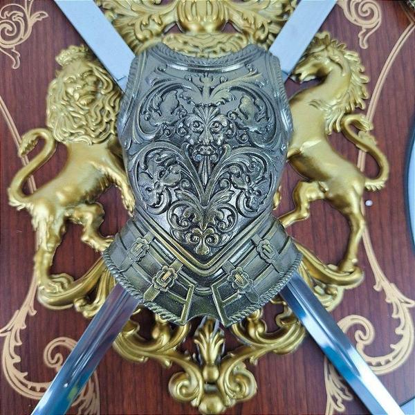 Escudo Brasão Armadura E Espadas Duplas Cruzada - Tenda Medieval Imagem de Escudo Brasão Armadura E Espadas Duplas Cruzada