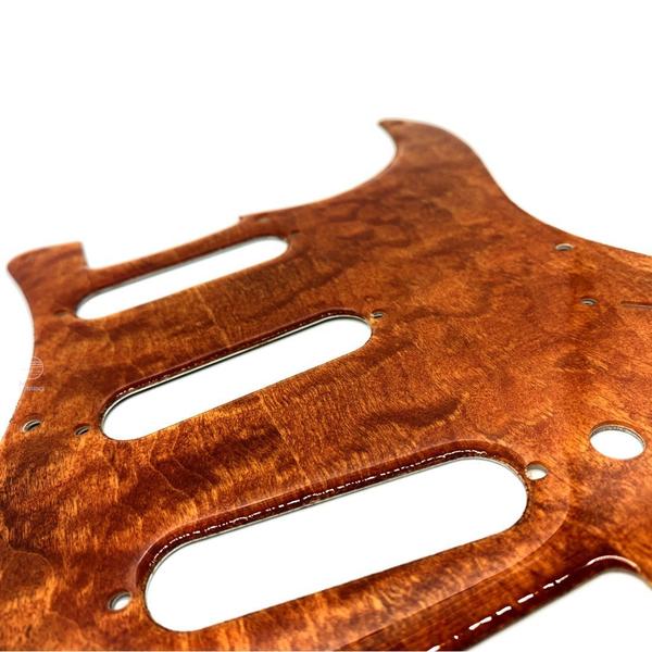 Imagem de Escudo guitarra stratocaster 3 single 8 furos OAK quilted