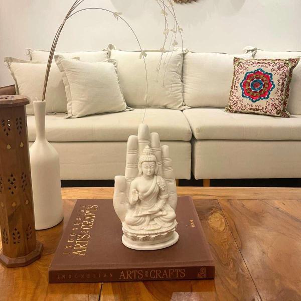 Escultura Buda Sidarta Na Mão De Pó De Mármore 23Cm - Estrela D'Água Imagem de Escultura Buda Sidarta Na Mão De Pó De Mármore 23Cm
