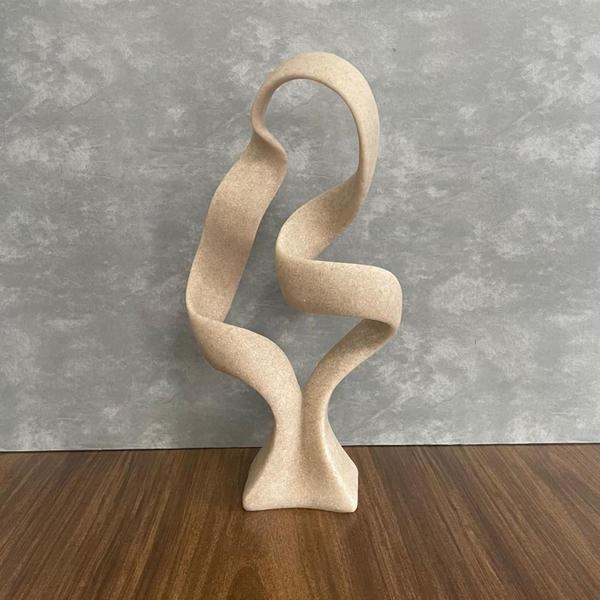 Imagem de Escultura Decorativa em Poliresina Fluidez Bege 38,5 x 19,5 cm