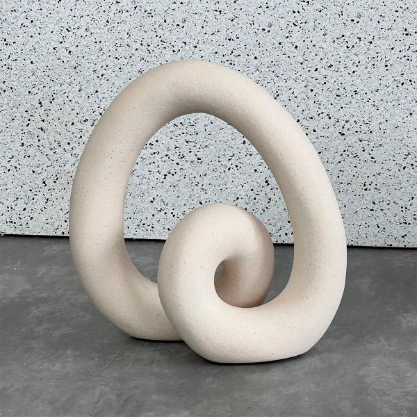 Imagem de Escultura Decorativa Off-White Abstrata em Cerâmica