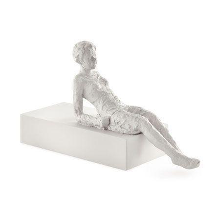 Imagem de Escultura Em Poliresina Mulher Deitada 30X11X17 Cm - Mart