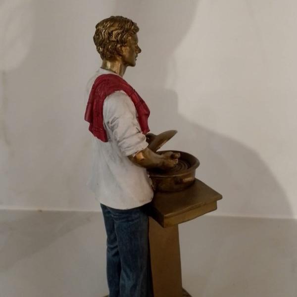 Imagem de Escultura Estatueta Homem Gourmet Cozinhando Decorativo