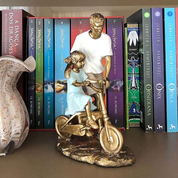 Imagem de Escultura Família Pai E Filha na Bicicleta Em Resina