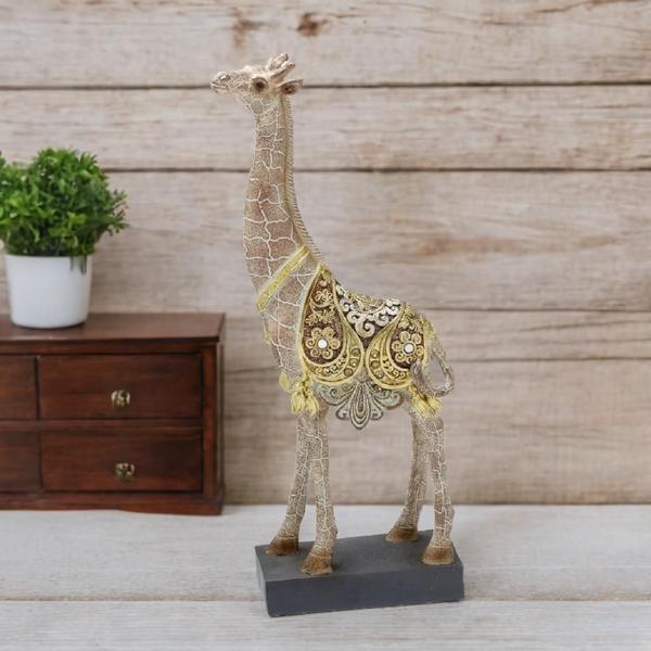 Imagem de Escultura girafa decorativa em resina bege e dourado 31cm