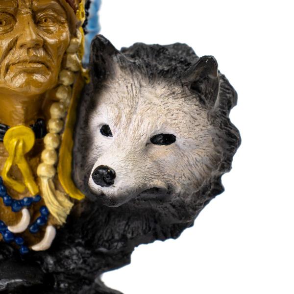 Imagem de Escultura Índio Xamã com Lobo Lado Cocar 24 cm em Resina