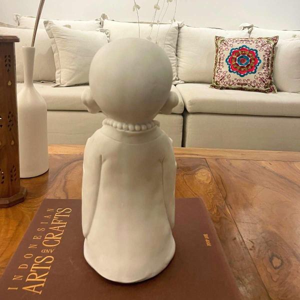 Escultura Monge Castiçal Da Felicidade De Pó De Mármore 28Cm - Estrela D'Água Imagem de Escultura Monge Castiçal Da Felicidade De Pó De Mármore 28Cm