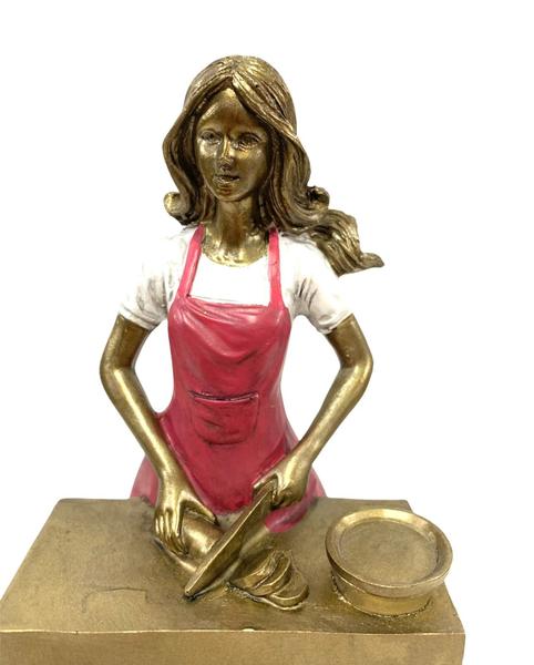 Imagem de Escultura Mulher Cozinheira Gourmet Chef Decorativa - Resina