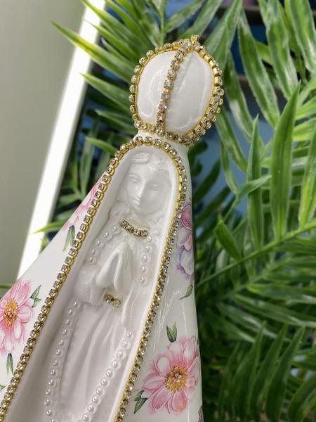 Imagem de Escultura nossa senhora aparecida branca com manto floral rosa 28cm