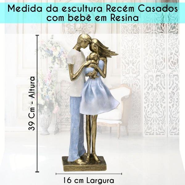 Imagem de Escultura Recém Casados com bebê - Decorativa em resina - Belos Tons