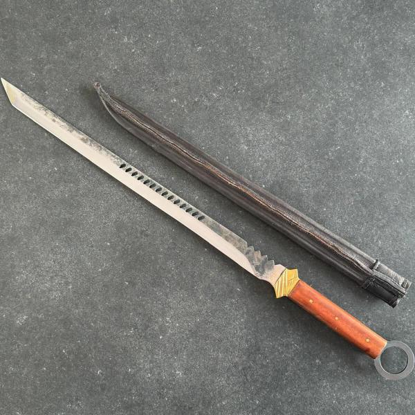 Espada Estilo Katana Samurai Artesanal 18' Adaga Carbono Bainha Couro Full Tang Brut Forge - Facas Zanline Imagem de Espada Estilo Katana Samurai Artesanal 18' Adaga Carbono Bainha Couro Full Tang Brut Forge