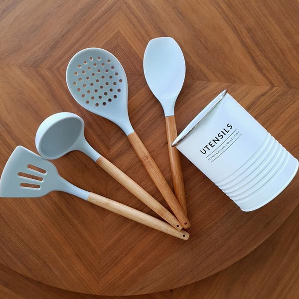 Imagem de Espátula Vazada em Bambu com Silicone Off-White Yoi Cozinha