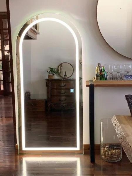 Espelho jateado arco grande iluminado com led frio touch 150x60cm - Woodglass Imagem de Espelho jateado arco grande iluminado com led frio touch 150x60cm