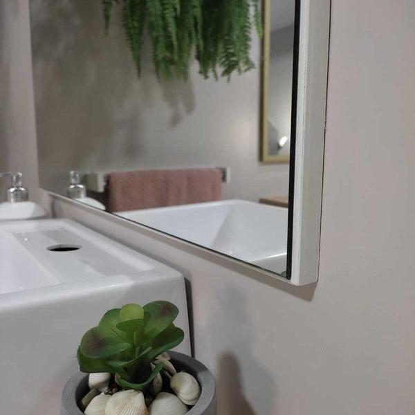 Espelho para Banheiro 60cm Mdf Branco Dubai - On Móveis Imagem de Espelho para Banheiro 60cm Mdf Branco Dubai - On Móveis