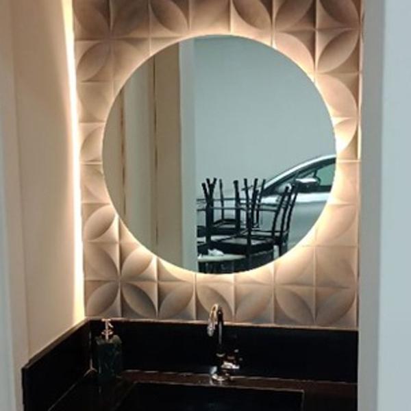 Espelho Redondo com Led Luz QUENTE/FRIO tomada Lapidado Médio/Grande Decorativo Tendência Salão - CEBRACE Imagem de Espelho Redondo com Led Luz QUENTE/FRIO tomada Lapidado Médio/Grande Decorativo Tendência Salão
