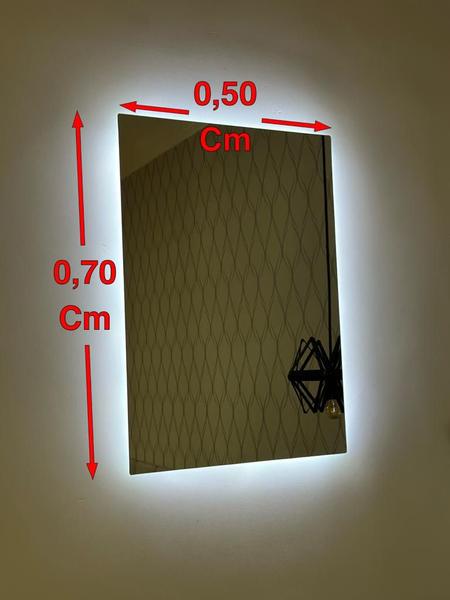Espelho RETANGULAR 50x70cm com LED À PILHA OU FONTE Espelho para Banheiro - Decora Loja Imagem de Espelho RETANGULAR 50x70cm com LED À PILHA OU FONTE Espelho para Banheiro