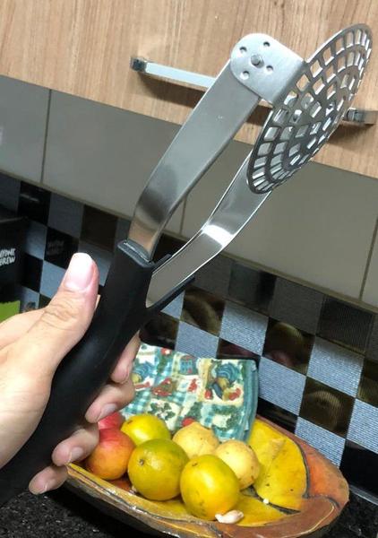 Imagem de Espremedor Amassador de batatas Legumes Alho Purê Frutas Profissional Reforçado em Aço inox preto Resistente UD180104