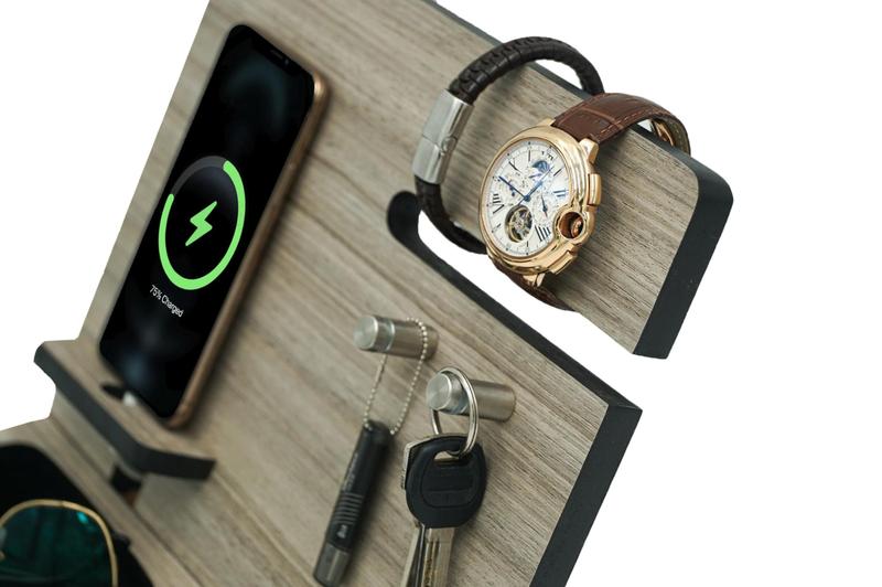 Imagem de Estação de ancoragem Wood Phone Namore para homens com organizador