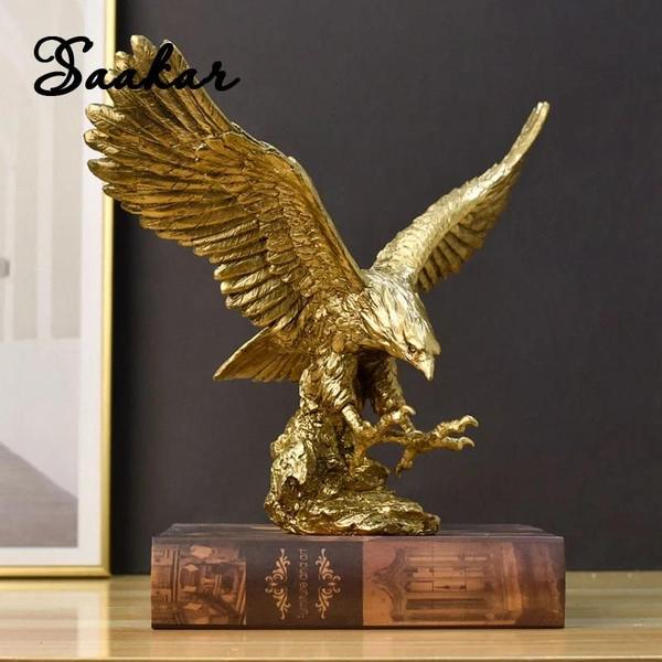 Imagem de Estatueta de Águia Americana Dourada em Resina - Decoração para Mesa de Escritório ou Casa