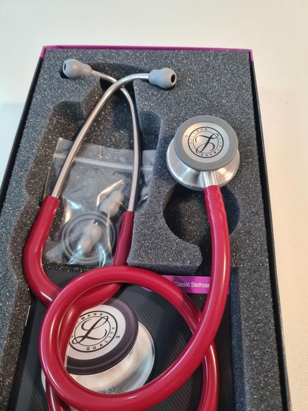 Imagem de Estetoscópio Littmann Classic lll + Case - Cores Variadas