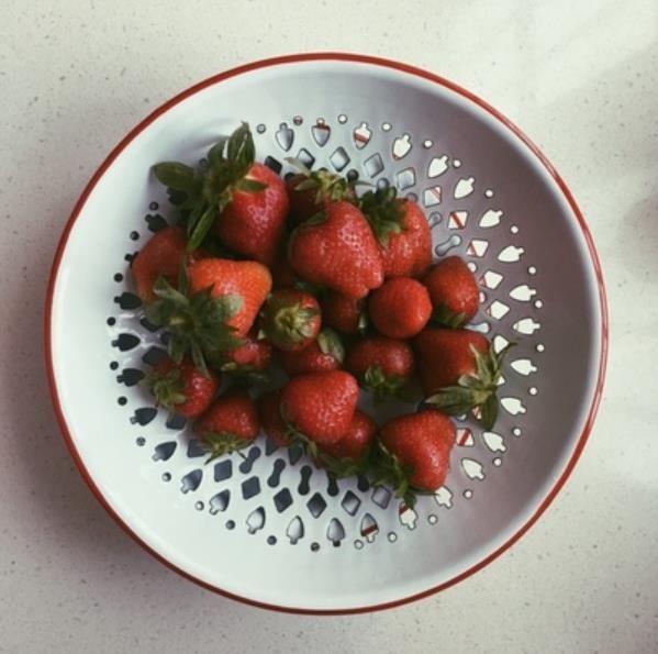 Imagem de Europe Style Enamel Fruit Tray Dinner Plate Creative Retro Enamel Fruit and Vegetable Cleaning Drain Pan E esmalte Processamento de processo Bandejas de armazenamento