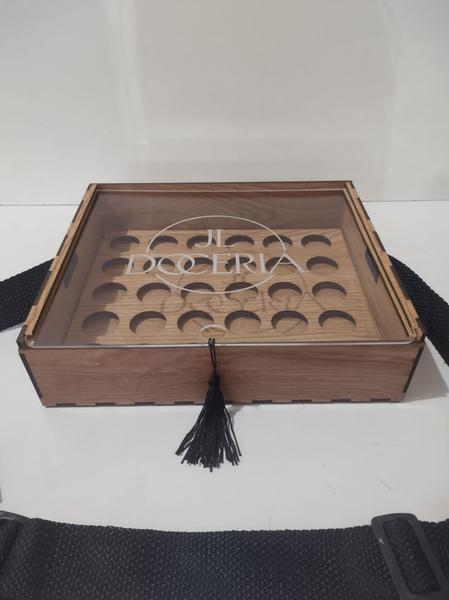 Expositor porta doces brigadeiro capacidade para 30 unidades alça regulável - TTL Artesanato Imagem de Expositor porta doces brigadeiro capacidade para 30 unidades alça regulável