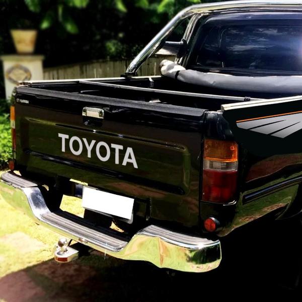 Faixa Hilux 1992/2004 + Adesivo Tampa Traseira Toyota Prata - SPORTINOX Imagem de Faixa Hilux 1992/2004 + Adesivo Tampa Traseira Toyota Prata
