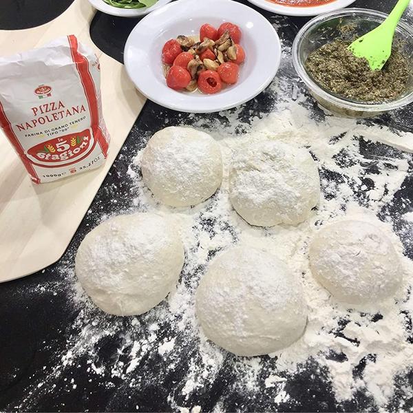 Farinha De Trigo Italiana 00 Le 5 Stagioni Napoletana 2kg Imagem de Farinha De Trigo Italiana 00 Le 5 Stagioni Napoletana 2kg