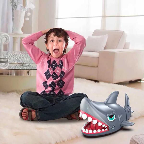 Imagem de Figura com Controle Remoto - Shark Attack Tubarão - Multikids