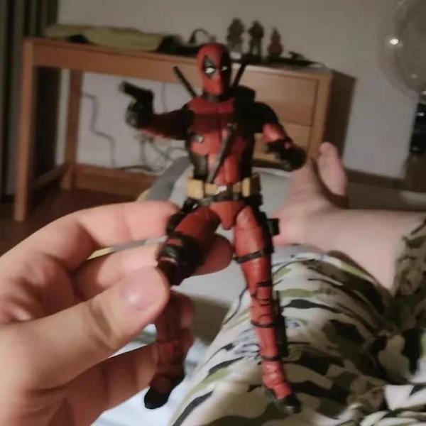 Figura de Ação Deadpool X-Men - Série Legends - Articulada - Presente Imagem de Figura de Ação Deadpool X-Men - Série Legends - Articulada - Presente