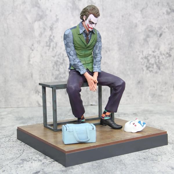 Imagem de Figura de Ação Mafex Joker 28cm - Esquadrão Suicida - Colecionável