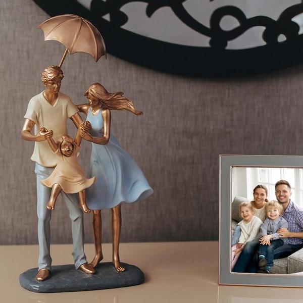 Imagem de Figura Decorativa Wolff Resina Familia 16x10x33cm 61446