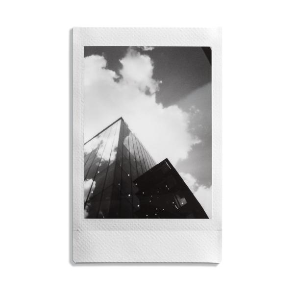 Imagem de Filme Instax Mini 10 Fotos Mono Chrome ISO 800 FujiFilm Instantâneo Preto e Branco