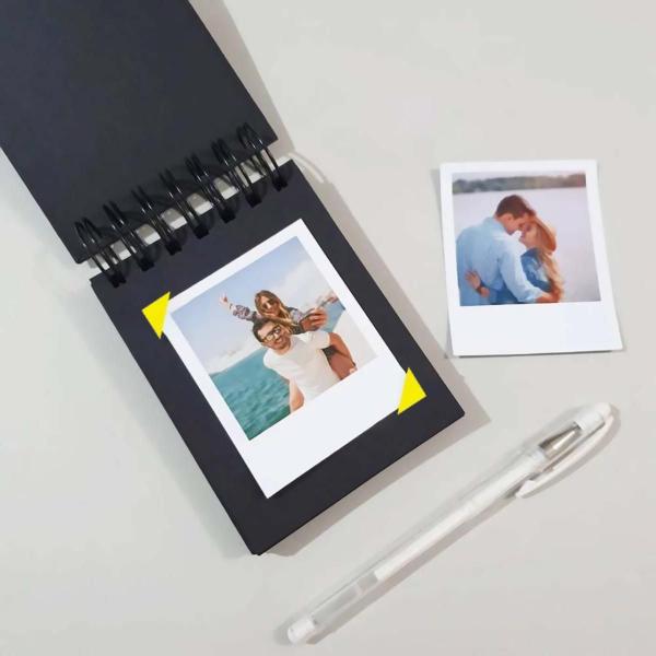 Filme Instax Mini Fujifilm 20 Poses Com Cantoneira Adesivas Imagem de Filme Instax Mini Fujifilm 20 Poses Com Cantoneira Adesivas