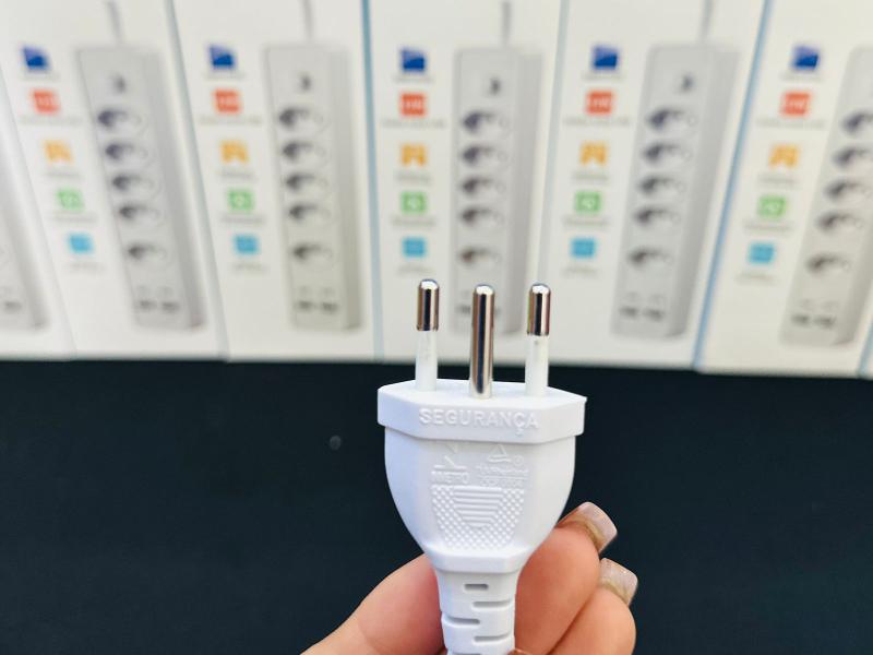 Imagem de Filtro Extensão Elétrica 2 Metros 4 Tomadas USB-C USB Padrão