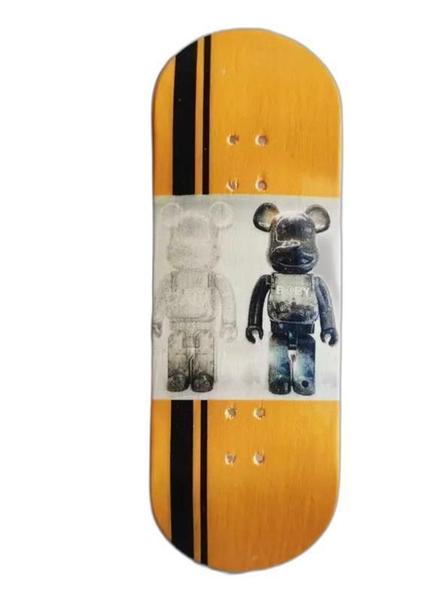 Imagem de Fingerboard Skate Dedo Deck Madeira Profissional Bearbrick