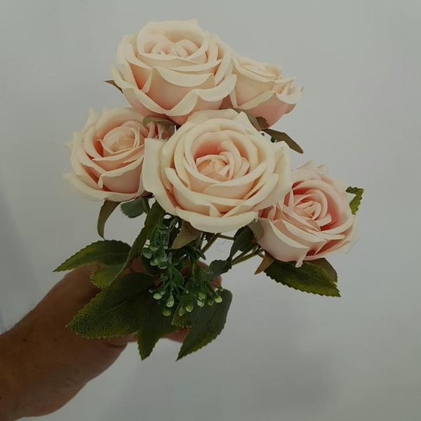 Imagem de Flor artificial buquê com 5 rosas