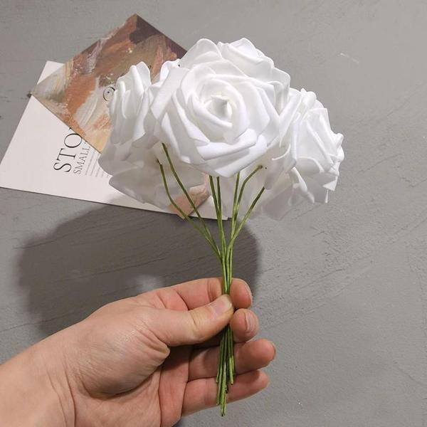 Imagem de Flores Artificiais de Rosa Branca - 50 Peças com Hastes para Buquê DIY e Decoração de Festa