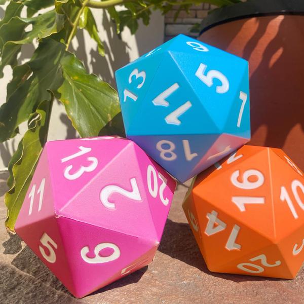 Imagem de Foam Dice KESS Giant D20 Oversize de 20 lados para RPG azul