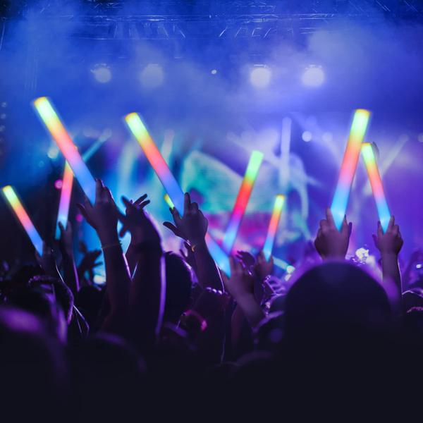 Imagem de Foam Glow Sticks Toismie, 24 unidades com 3 modos de intermitência