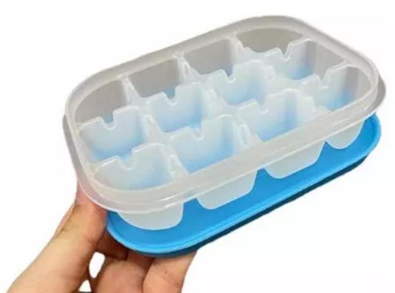 Forma de Gelo 12 Cubos Freezer Line Azul Capri Tupperware Imagem de Forma de Gelo 12 Cubos Freezer Line Azul Capri Tupperware
